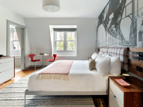 Отель The Revolution