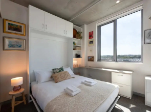 Brunswick Retreat! 5th Floor 1-bed Unit w Parking
