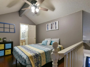 Memory Maker Condo - Great Location - Updated - Walk to Restaurant and Store!