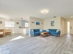 Walk to Shops & Eats, 3 Mi to Beach! Hollywood Gem