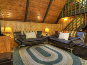 Cedarwood Grove - Two Bedroom Cabin with Hot Tub