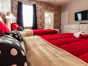 ACO PREMIUM – 8 Bd with Pool and Spa (1721)