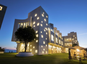 La Terrace Club Hotel & Villa