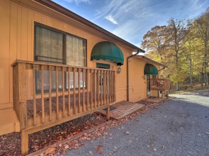 < 1 Mi to Beech Mtn Ski! Condo w/ Hot Tub Access
