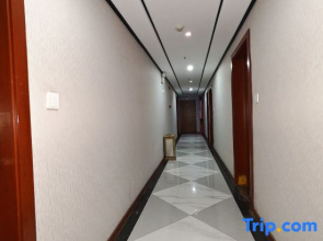 Shangqian Yiju Business Travel Hotel