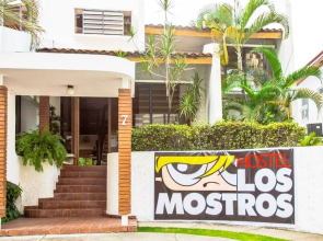 Los Mostros Hostel