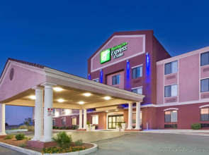 Holiday Inn Express & Suites Willcox by IHG