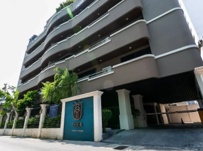 Your Private Oasis Stylish 2br With Spacious Living Room and Pool Access