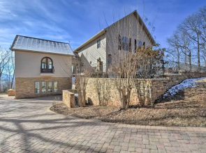 Captivating Vacation Rental Apt in Hayesville!