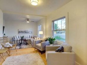 Indiana Vacation Rental - Walk to Syracuse Lake!