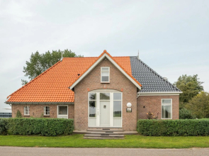 Large fully renovated farmhouse with indoor Swim spa and Sauna