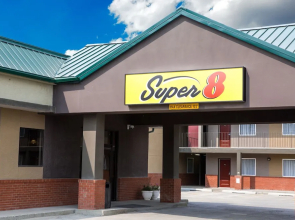 Super 8 Fox Creek