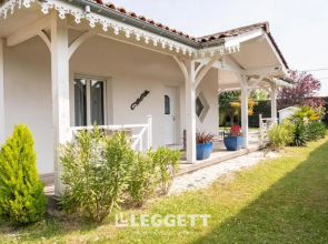 Beautiful Louisiana villa sleeps 6 with pool