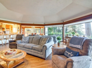 Enchanting Coos Bay Sanctuary w/ Lush Views!