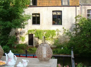 Holiday Home Cozy House On The Canal
