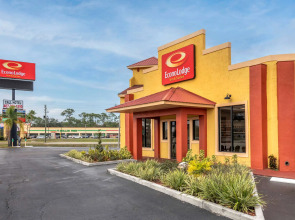 Econo Lodge Inn & Suites Maingate Central