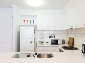 Stylish 3 Bedroom Melbourne Apartment