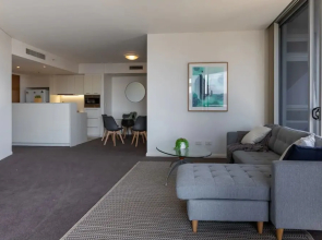 Modern Harbourside Apartment With A View