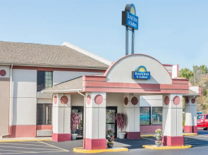 Days Inn And Suites Youngstown / Girard Ohio