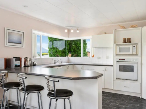 The White House - Taupo Holiday Home