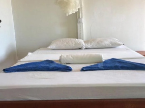 Coconut Boulevard Guesthouse