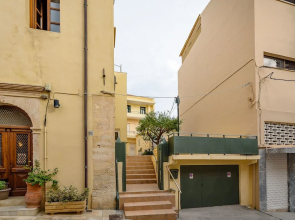 Heart of Old Town Cozy Home - Yard & Parking