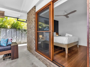 Kirra Shores Coastal Hideaway