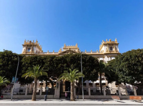 1 Bedroom Apartment With Gallery Balcony Free Netflix, air Conditioning