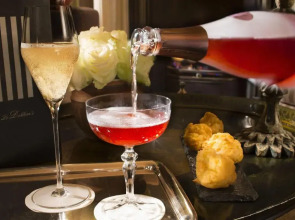 Le Dokhan’s Paris Arc de Triomphe, a Tribute Portfolio Hotel