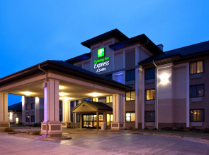 Holiday Inn Express & Suites Worthington by IHG