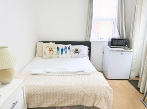 Whitburn House Free Internet TV Near Town Centre