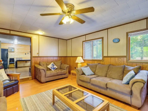 2 Blocks to Boat Ramp: Higgins Lake House w/ Grill