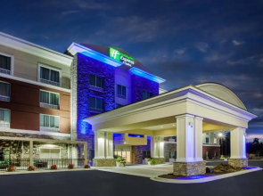 Holiday Inn Express & Suites Lexington Park-California by IHG