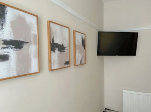 Luxury Townhouse Retreat in Kendal w/ Free Parking