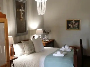 Nostalgia Self Catering Guesthouse