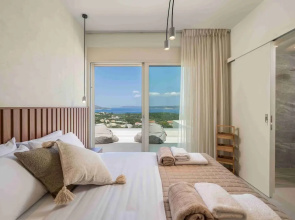 An Elegant villa in Kokkino Horio