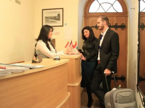 Отель City Walls