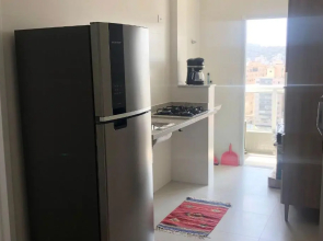 Apartamento 1 dormitório no Boqueirão com Piscina, 50 metros da Praia