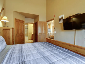Cozy Avon Condo Near Beaver Creek Resort!