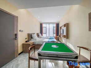 HuashanMong Kok Boutique Design B&B (at Huashan Scenic Area Ticket Office)