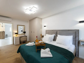 Luxurious and Spacious Apartment With Hot Tub