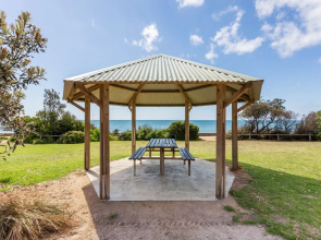 DROMANA Walk to Beach & Shops. Table Tennis + Netflix