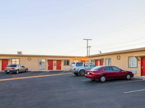 Motel 6 on Maple