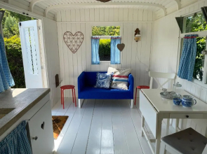 Little blue house (on the campsite)