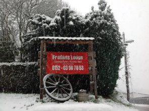 FRANKES LODGE Apartment mit Garten und Pool
