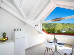 Beautiful suite S12 with pool and sea view