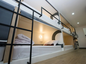 MonkeyNap Hostel