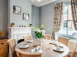 The Kings Place - Very Central Chester - Chester Races, Nights Out, Sightseeing, City Centre & Zoo