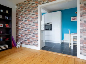 Spacious 1 Bedroom Apartment Near The Triangle