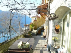 2 Lake View Apartments Near Lugano